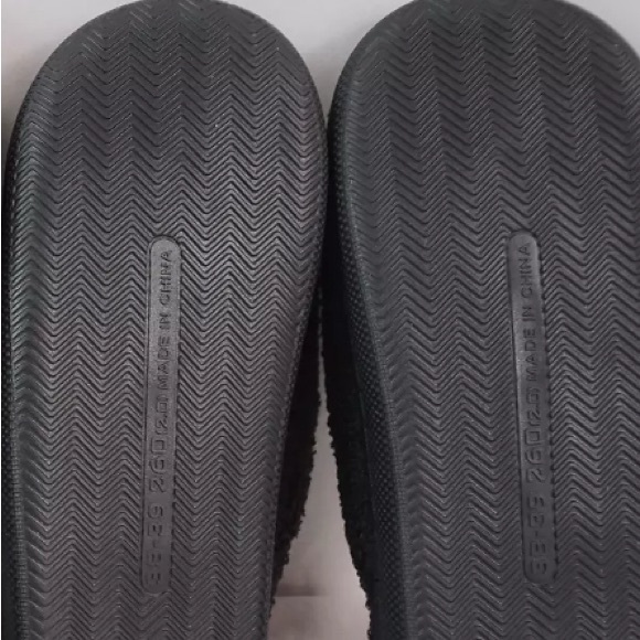 NEW [Shein] “Scream” Mask Villain Warm Slippers Indoor/Outdoor Shoes Sz W 7-8 - Picture 3 of 7